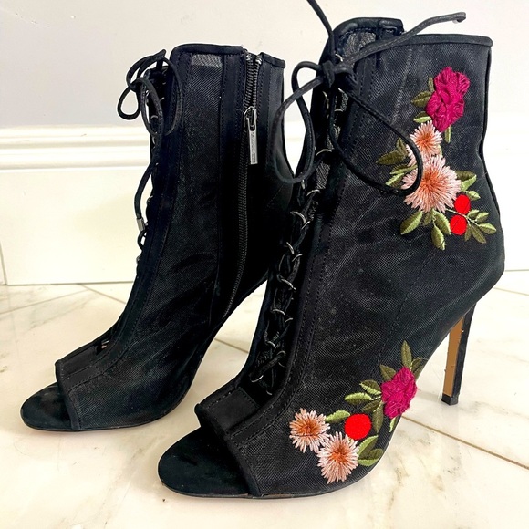 Gianni Bini, 9, mesh and suede embroidered floral peep toe lace up 4” heels - Picture 1 of 10